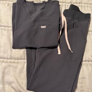 FIGS Charcoal Scrub Set Catarina Top & Kade Cargo Pants XS P Pink Drawstring